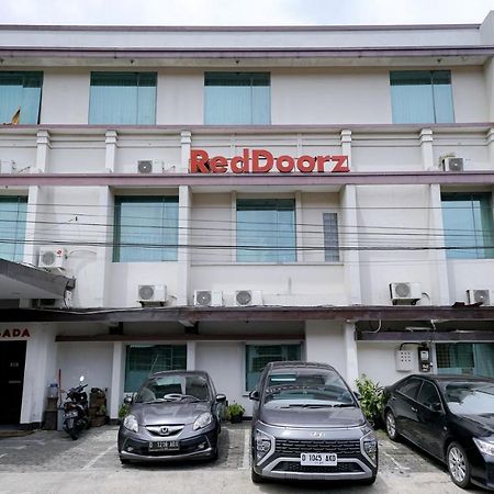 Reddoorz Near Braga Street Hotel Бандунг Екстериор снимка