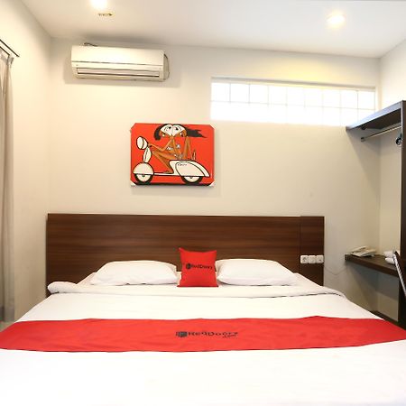 Reddoorz Near Braga Street Hotel Бандунг Екстериор снимка