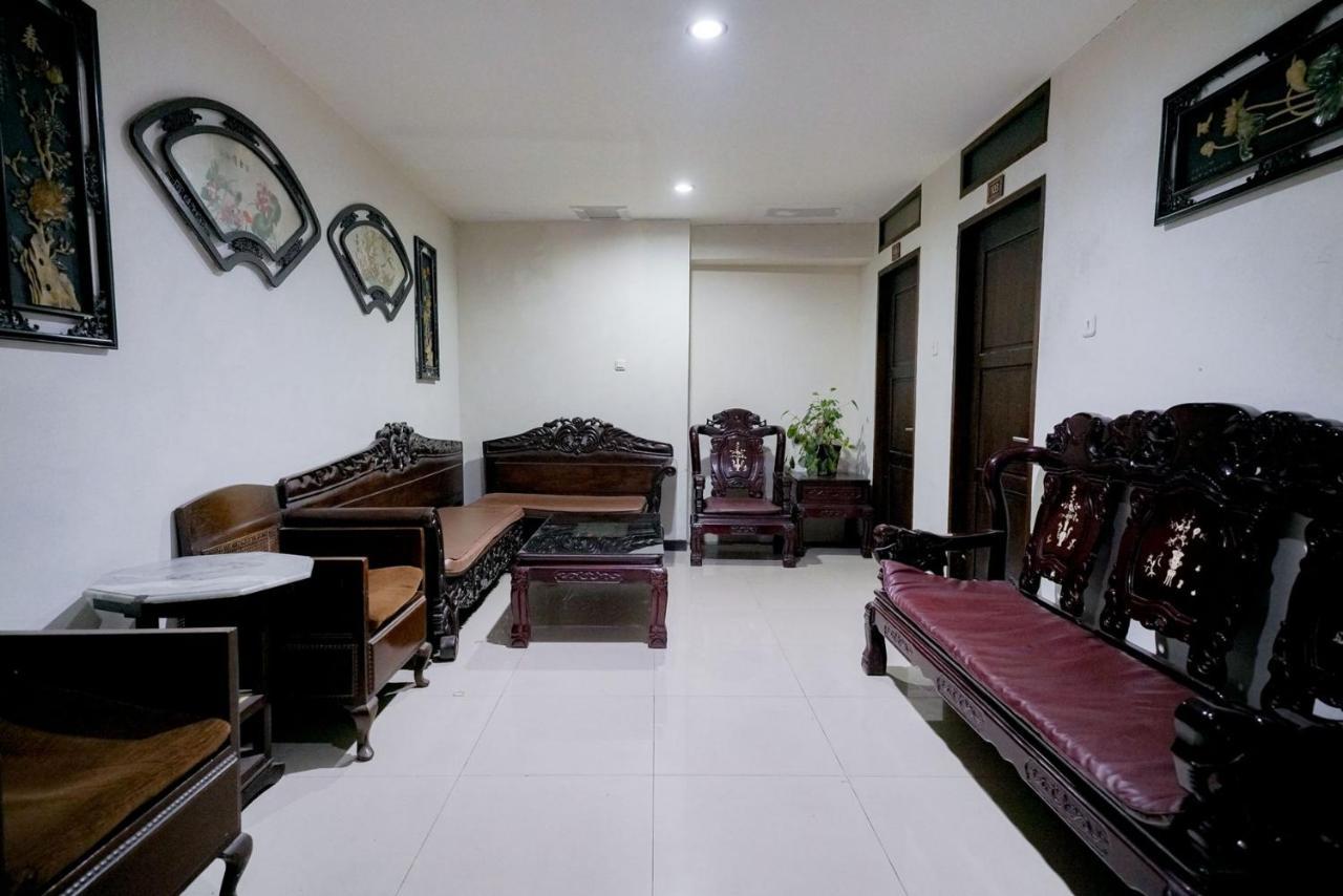 Reddoorz Near Braga Street Hotel Бандунг Екстериор снимка