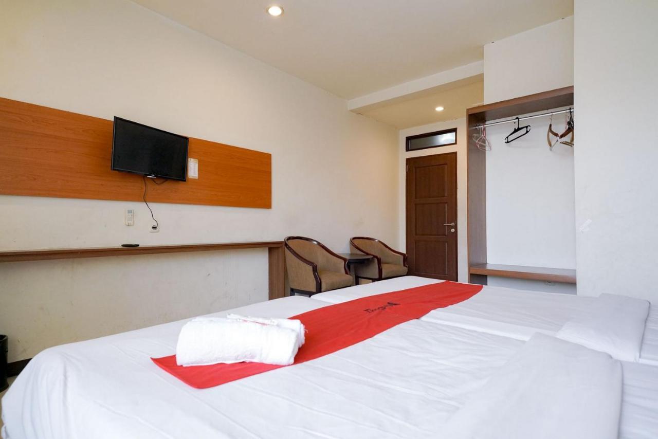 Reddoorz Near Braga Street Hotel Бандунг Екстериор снимка