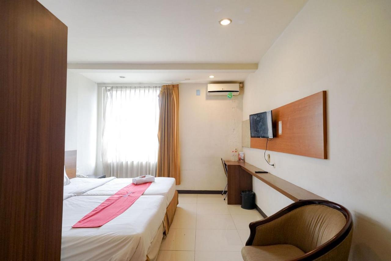 Reddoorz Near Braga Street Hotel Бандунг Екстериор снимка