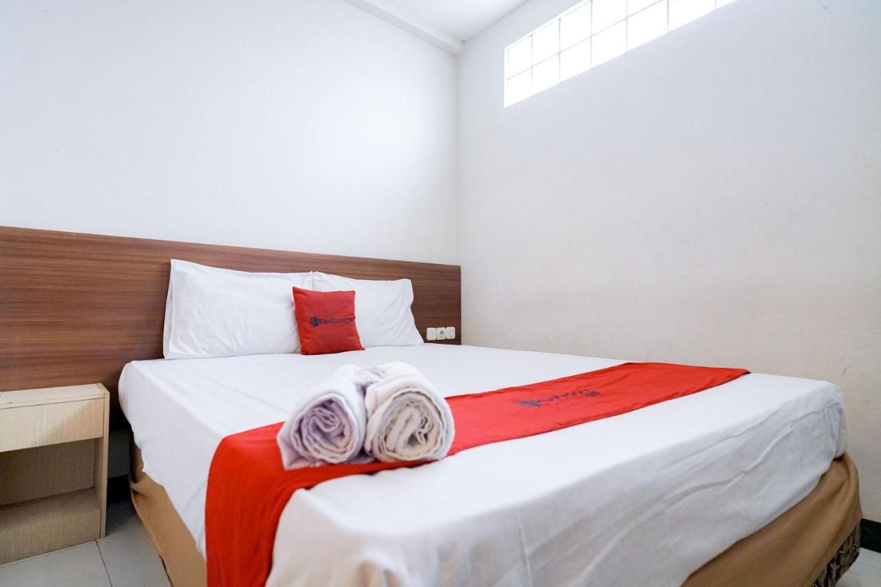 Reddoorz Near Braga Street Hotel Бандунг Екстериор снимка