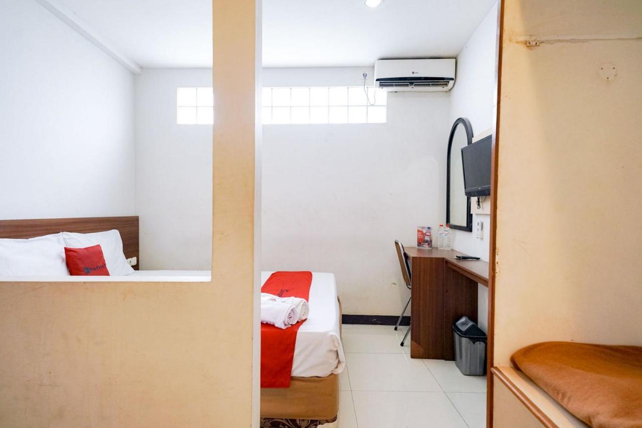 Reddoorz Near Braga Street Hotel Бандунг Екстериор снимка
