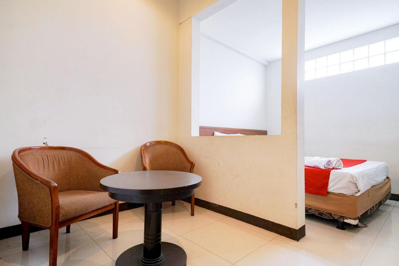 Reddoorz Near Braga Street Hotel Бандунг Екстериор снимка