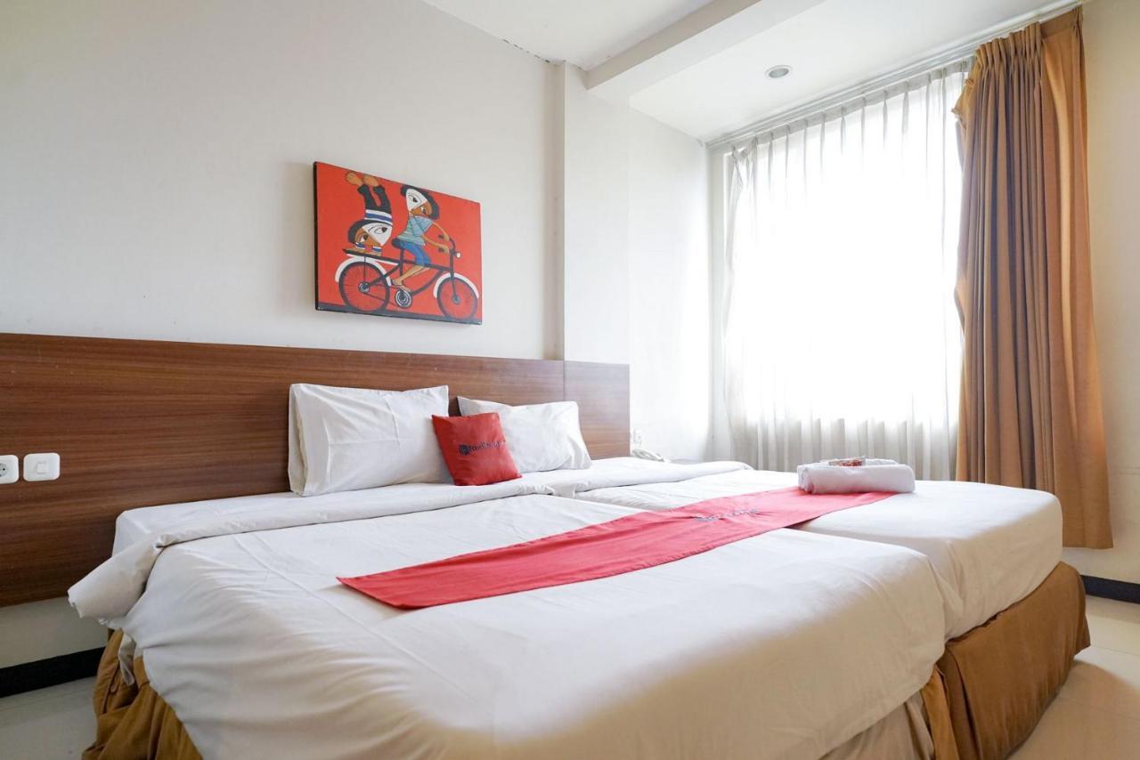 Reddoorz Near Braga Street Hotel Бандунг Екстериор снимка