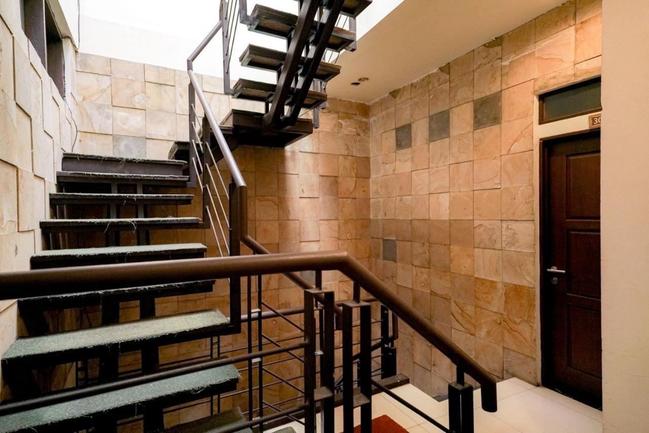 Reddoorz Near Braga Street Hotel Бандунг Екстериор снимка