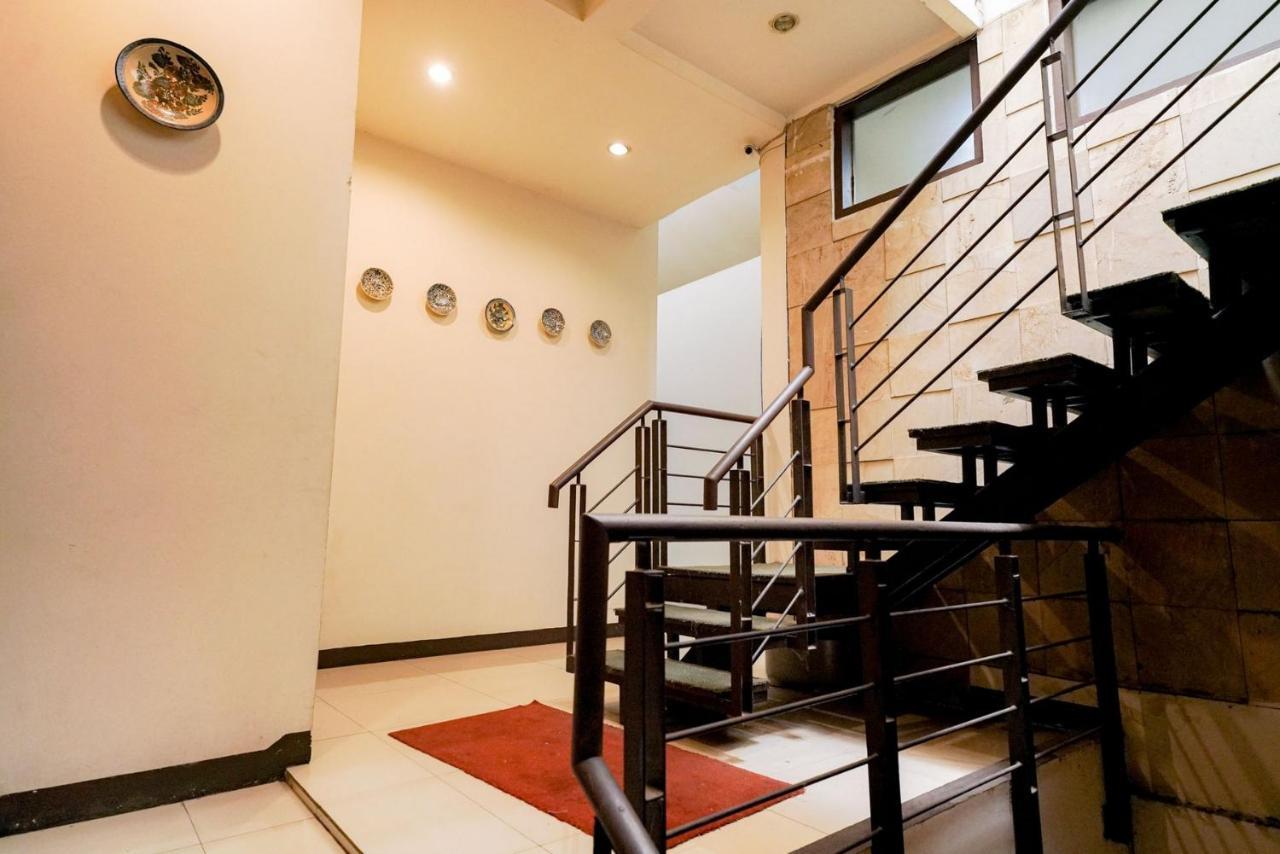 Reddoorz Near Braga Street Hotel Бандунг Екстериор снимка