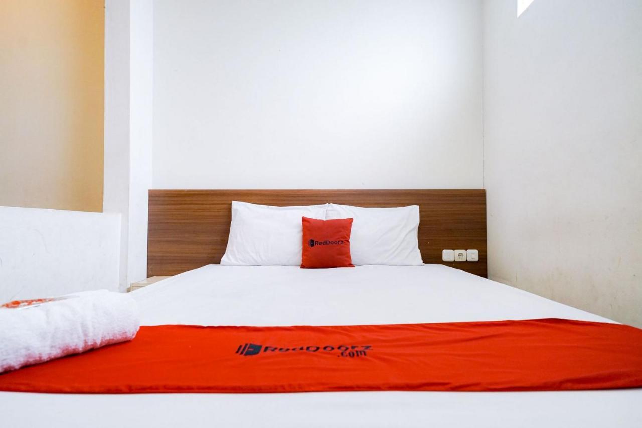 Reddoorz Near Braga Street Hotel Бандунг Екстериор снимка