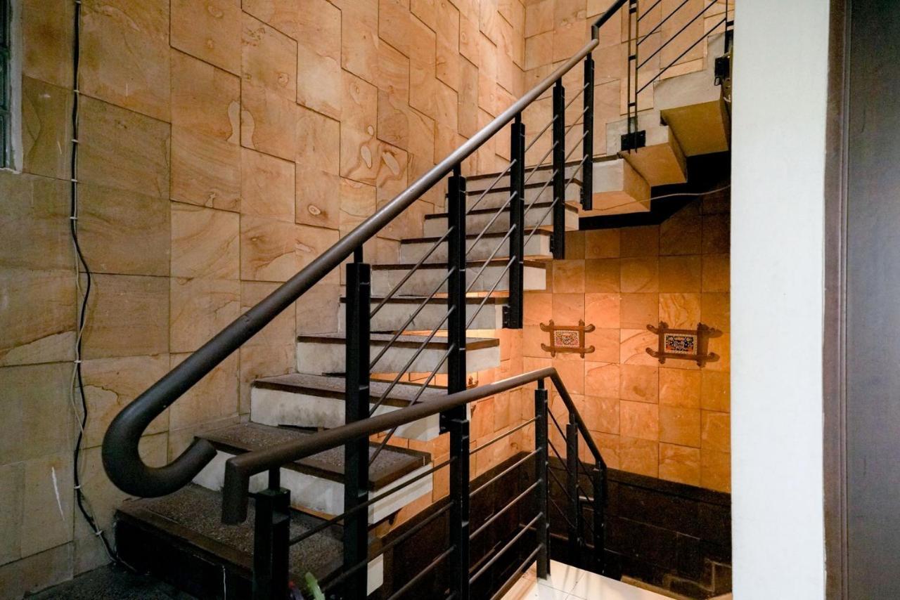 Reddoorz Near Braga Street Hotel Бандунг Екстериор снимка