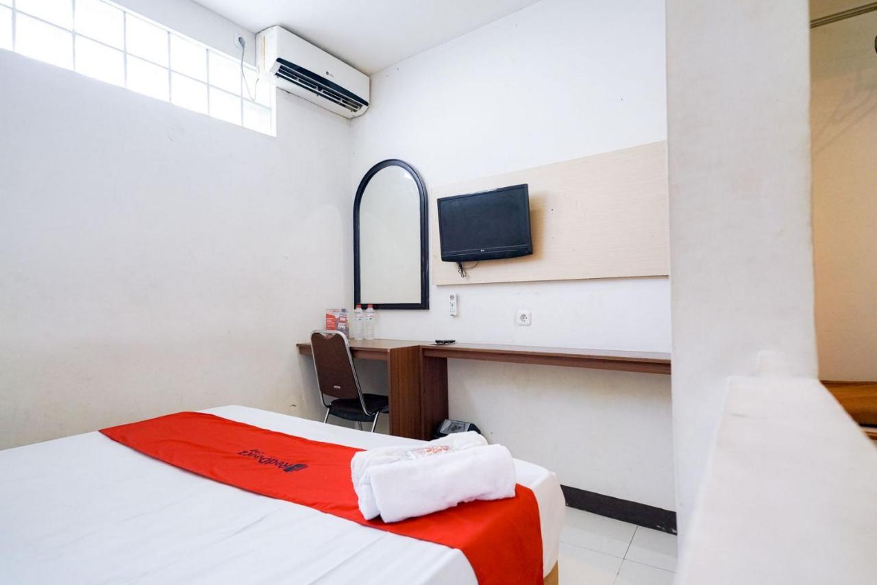 Reddoorz Near Braga Street Hotel Бандунг Екстериор снимка