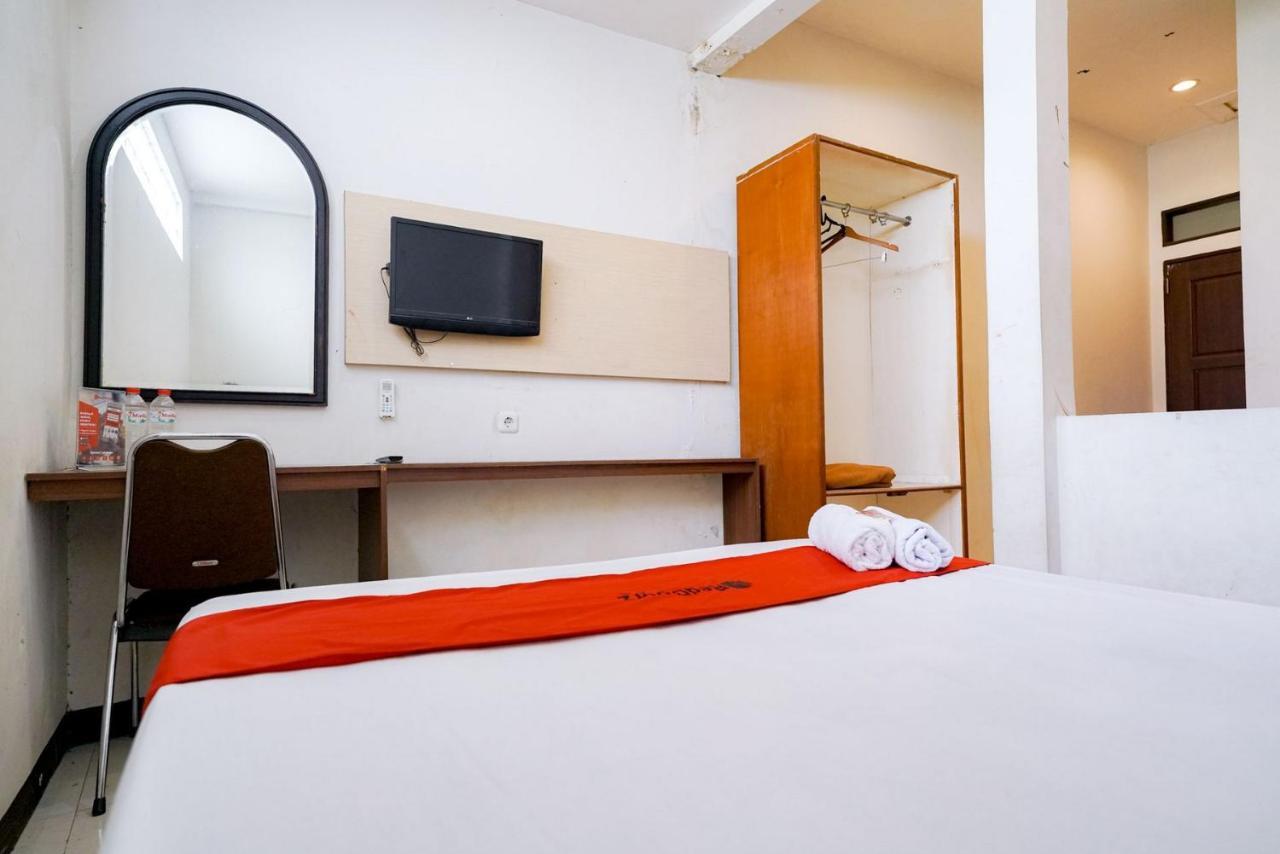 Reddoorz Near Braga Street Hotel Бандунг Екстериор снимка