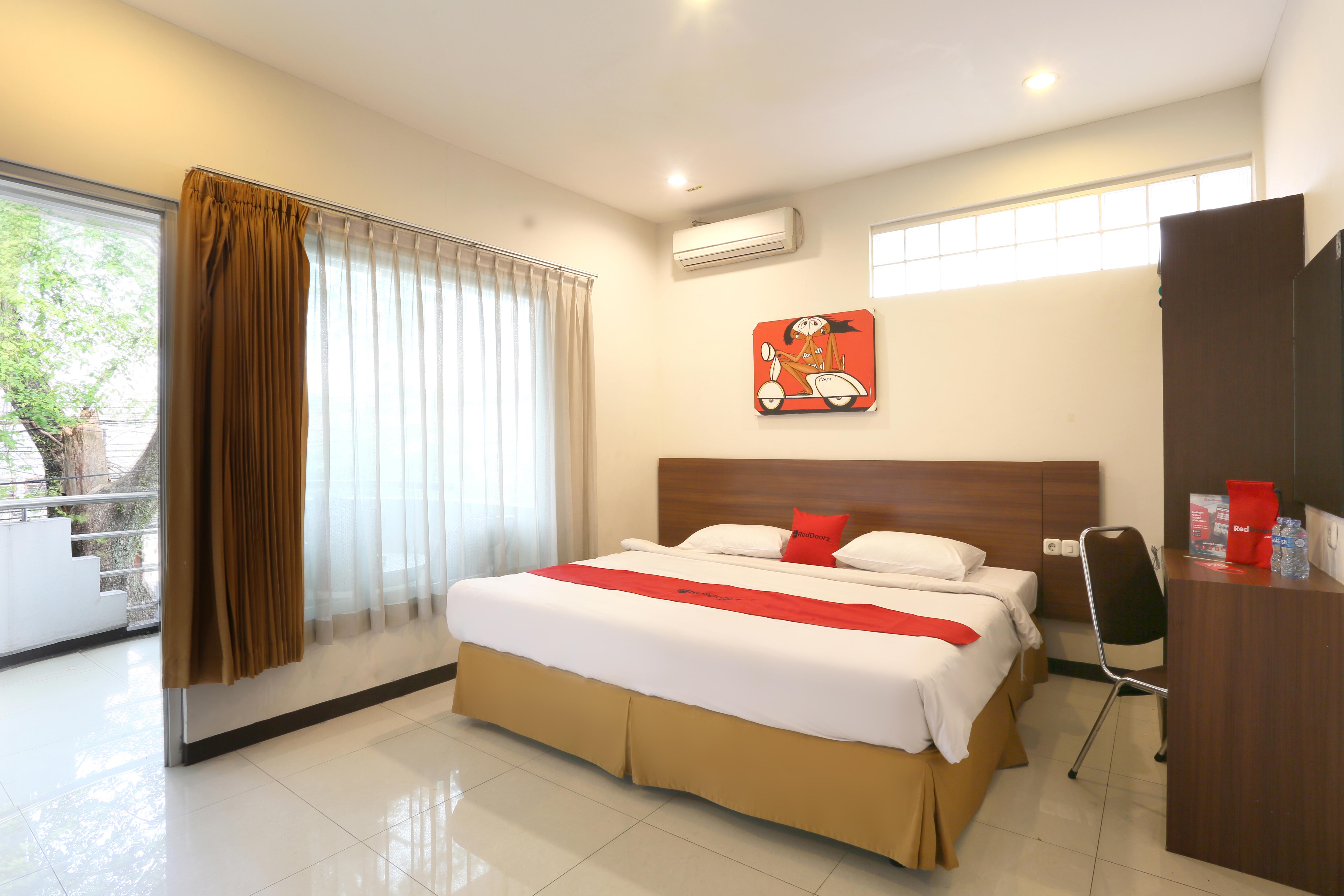 Reddoorz Near Braga Street Hotel Бандунг Екстериор снимка