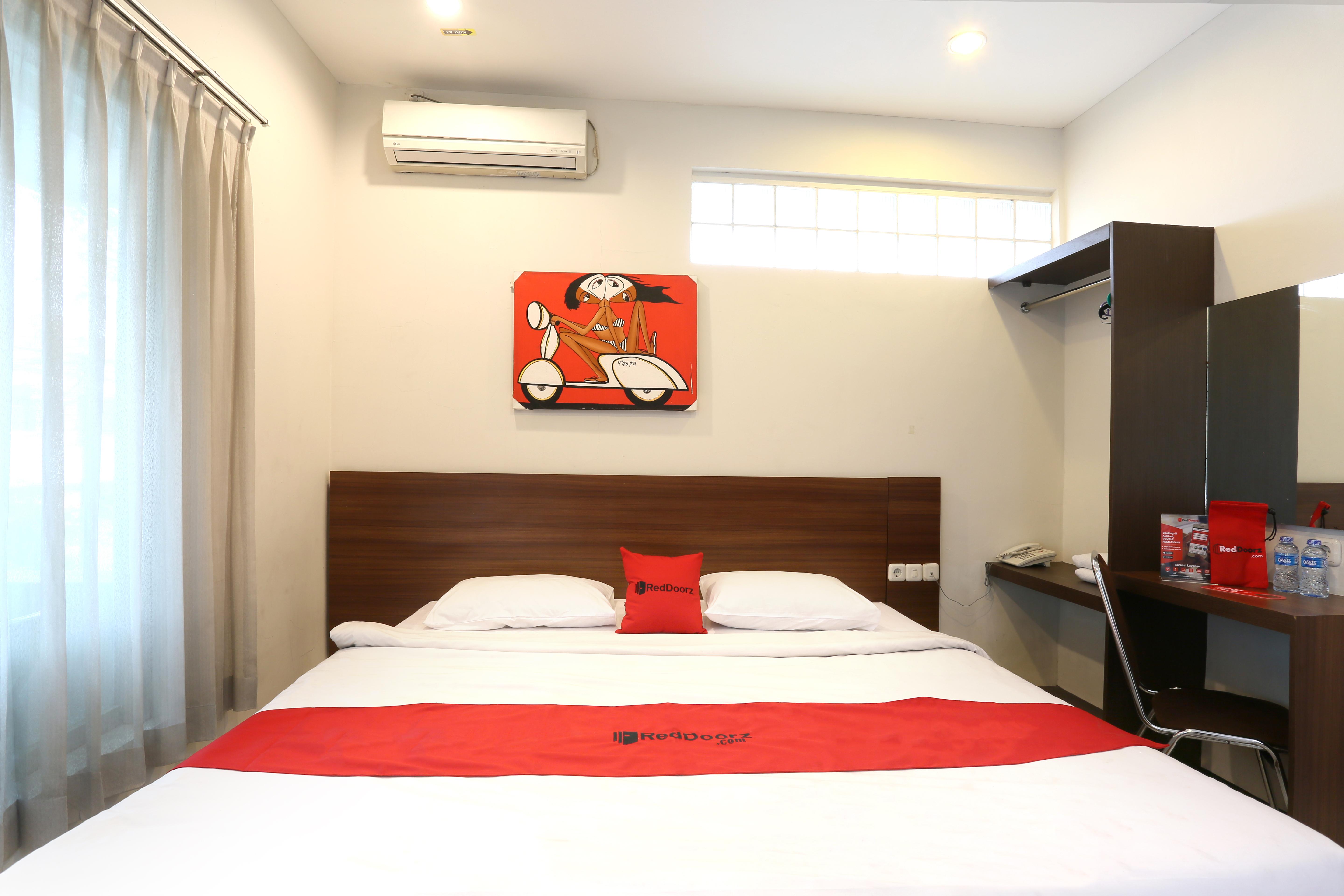 Reddoorz Near Braga Street Hotel Бандунг Екстериор снимка