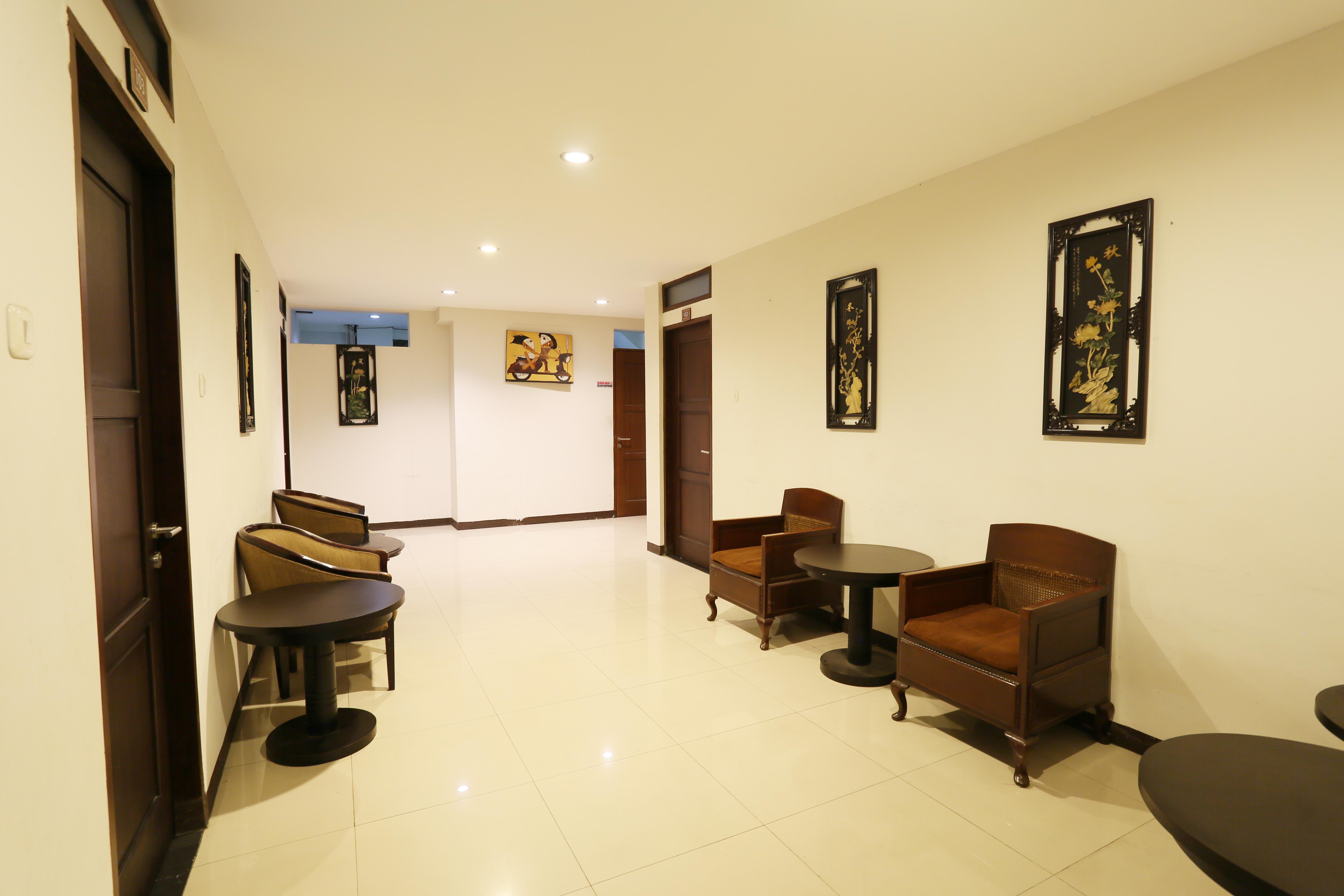 Reddoorz Near Braga Street Hotel Бандунг Екстериор снимка