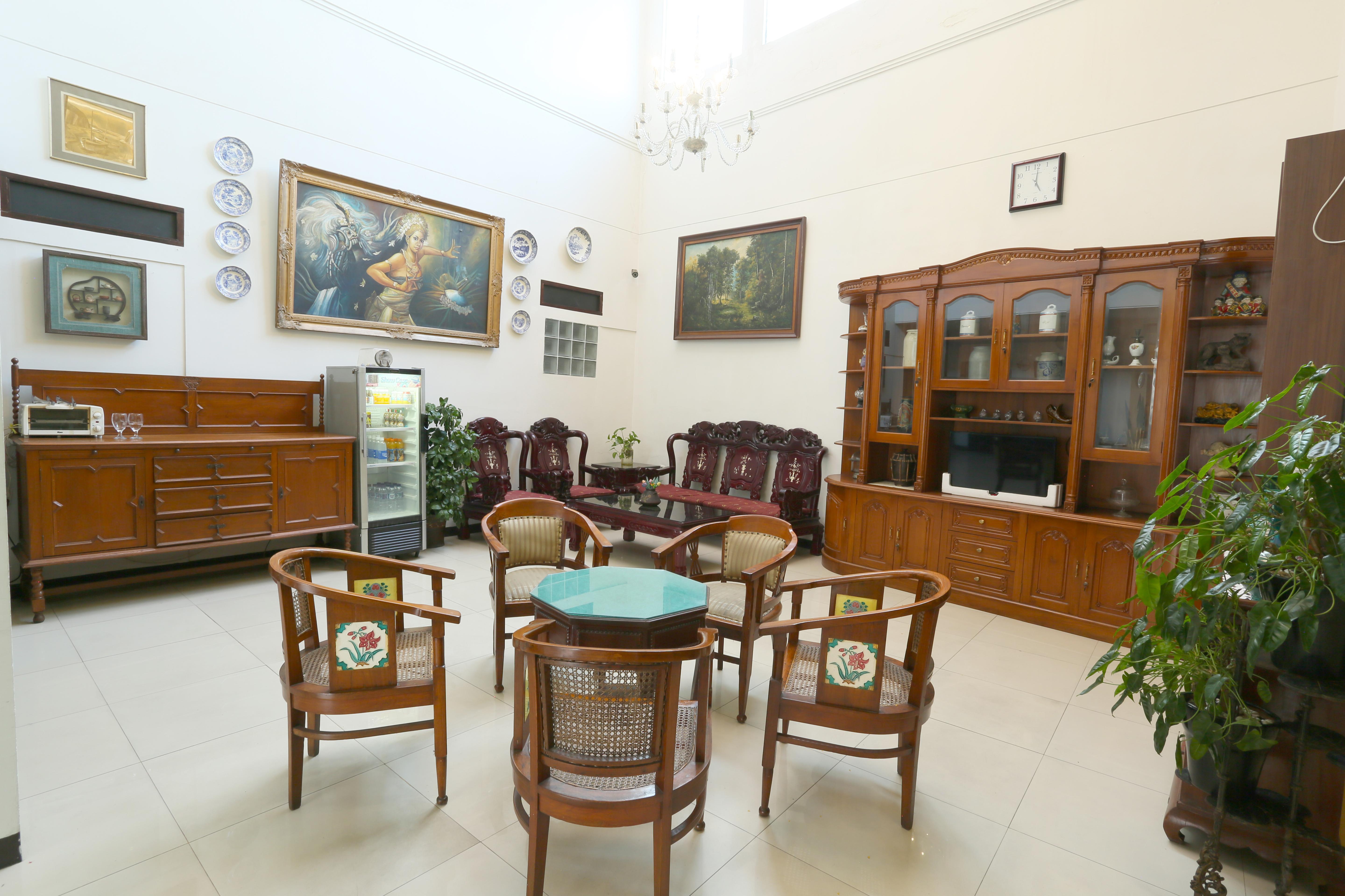 Reddoorz Near Braga Street Hotel Бандунг Екстериор снимка