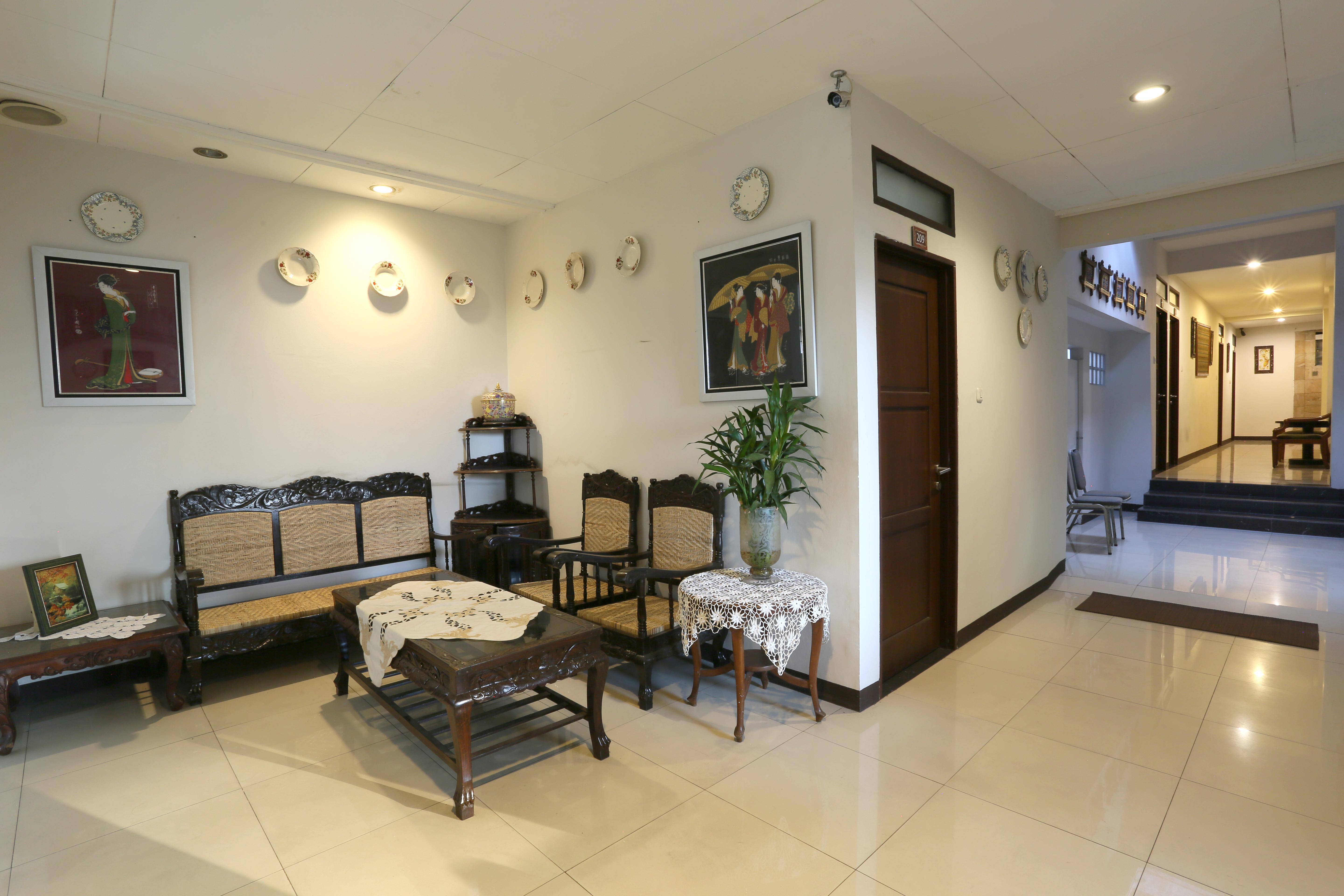 Reddoorz Near Braga Street Hotel Бандунг Екстериор снимка