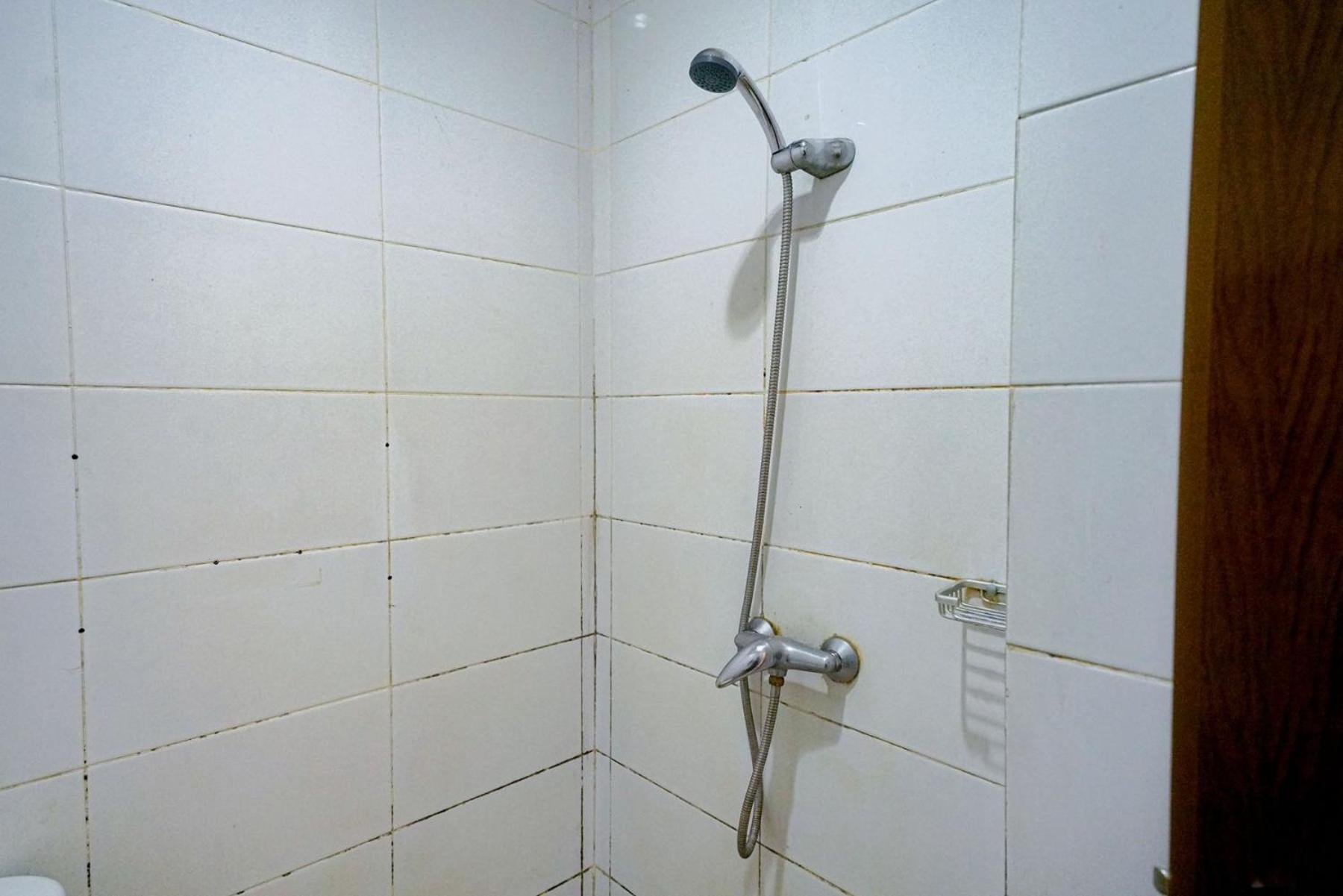 Reddoorz Near Braga Street Hotel Бандунг Стая снимка